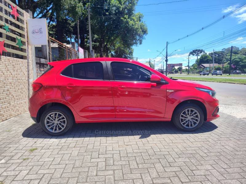 FIAT - ARGO - 2017/2018 - Vermelha - R$ 53.900,00