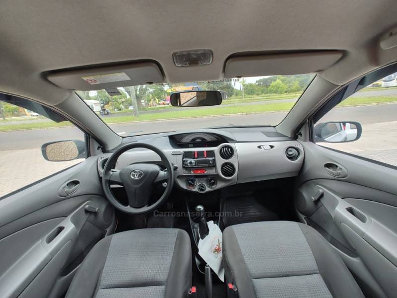 TOYOTA - ETIOS - 2013/2013 - Prata - R$ 38.900,00
