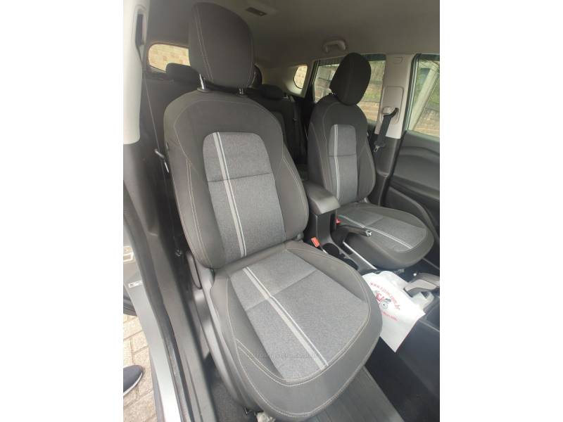 CHEVROLET - TRACKER - 2023/2024 - Prata - R$ 104.900,00