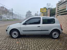RENAULT - CLIO - 2004/2004 - Prata - R$ 12.900,00