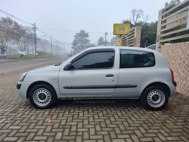 RENAULT - CLIO - 2004/2004 - Prata - R$ 12.900,00