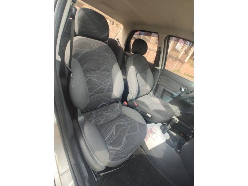 FIAT - SIENA - 2013/2014 - Bege - R$ 36.900,00