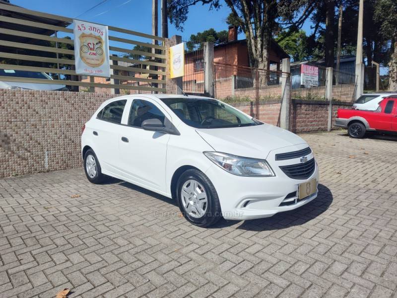 CHEVROLET - ONIX - 2018/2018 - Branca - R$ 46.900,00