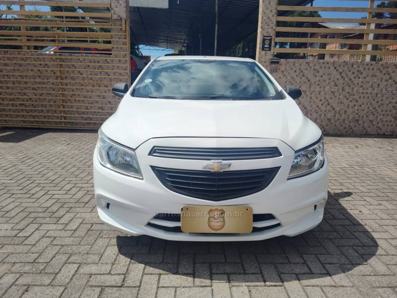 CHEVROLET - ONIX - 2018/2018 - Branca - R$ 46.900,00