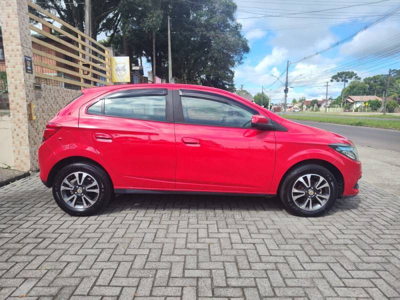 CHEVROLET - ONIX - 2015/2016 - Vermelha - R$ 56.900,00