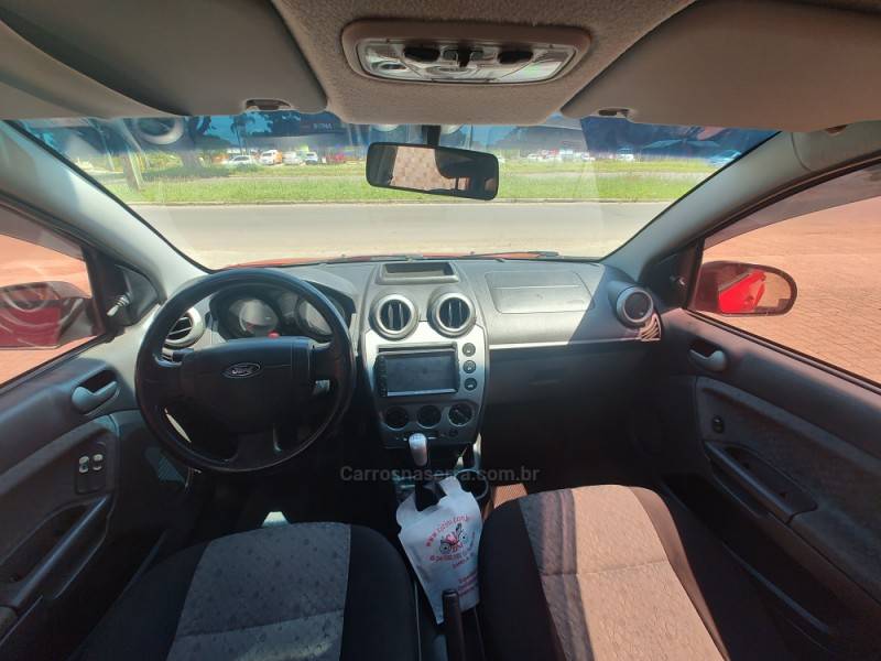 FORD - FIESTA - 2012/2013 - Vermelha - R$ 31.900,00