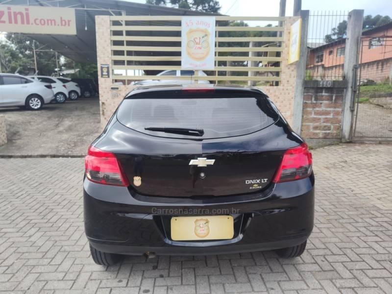 CHEVROLET - ONIX - 2012/2013 - Preta - R$ 39.900,00