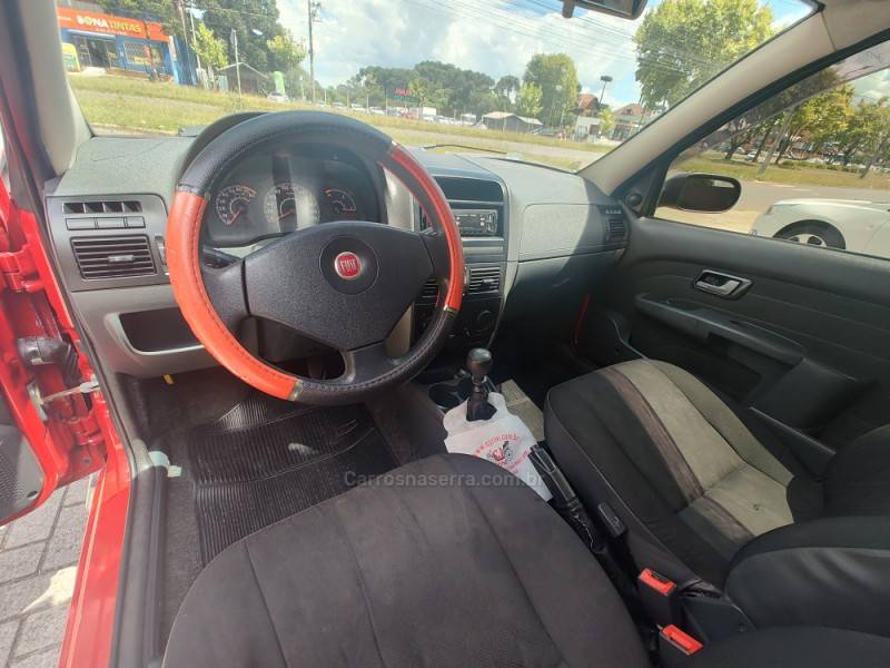 FIAT - STRADA - 2010/2011 - Vermelha - R$ 38.900,00