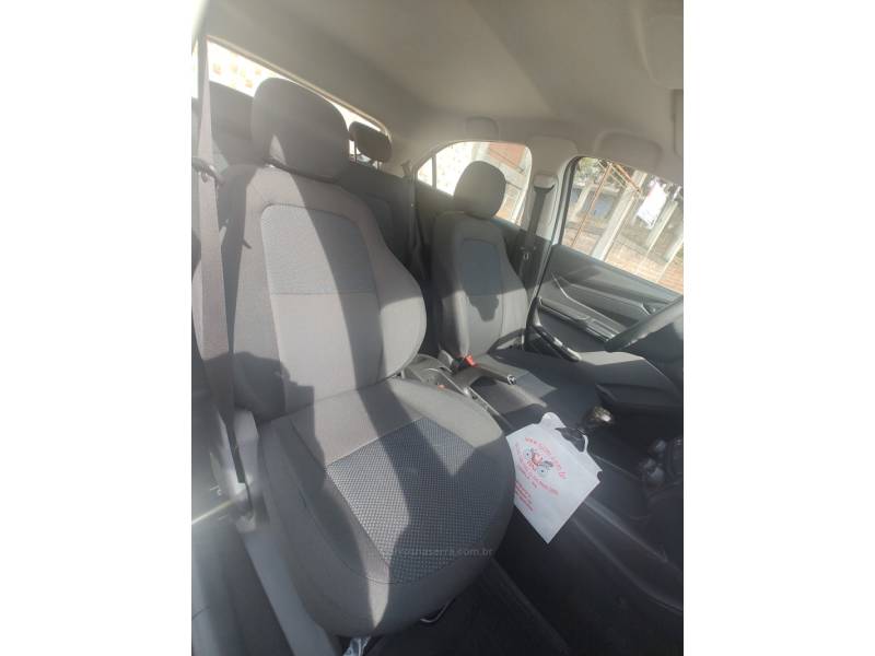 CHEVROLET - ONIX - 2017/2018 - Branca - R$ 48.900,00