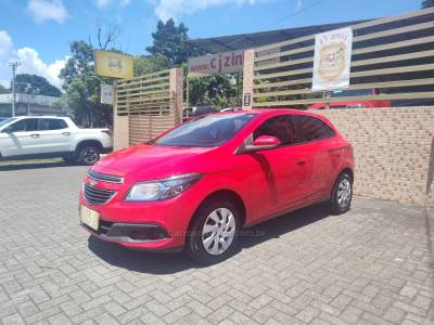 CHEVROLET - ONIX - 2014/2015 - Vermelha - R$ 47.900,00