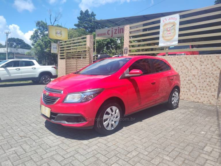 CHEVROLET - ONIX - 2014/2015 - Vermelha - R$ 47.900,00