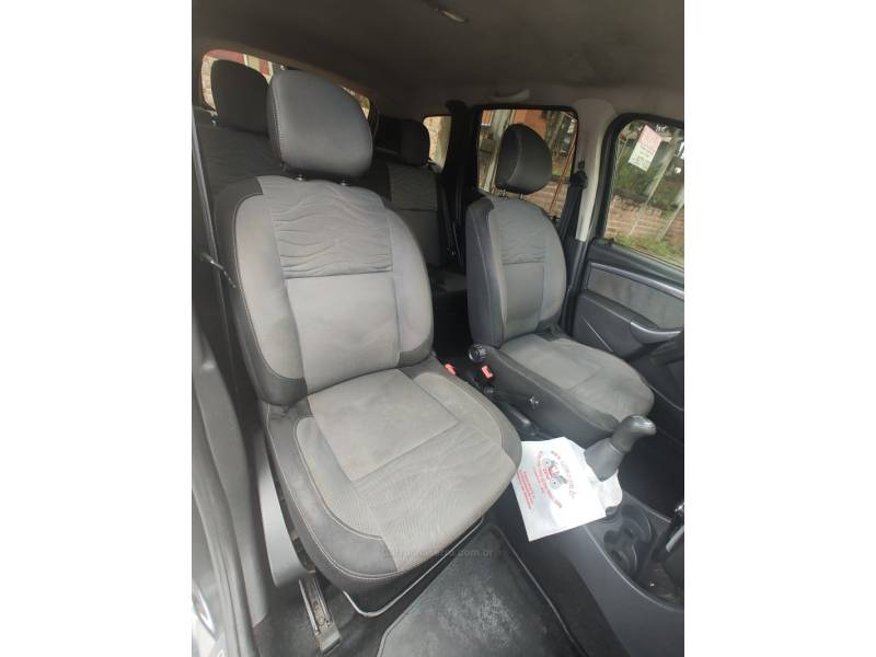RENAULT - DUSTER - 2013/2014 - Preta - R$ 51.900,00