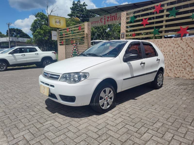 FIAT - PALIO - 2010/2011 - Branca - R$ 26.900,00