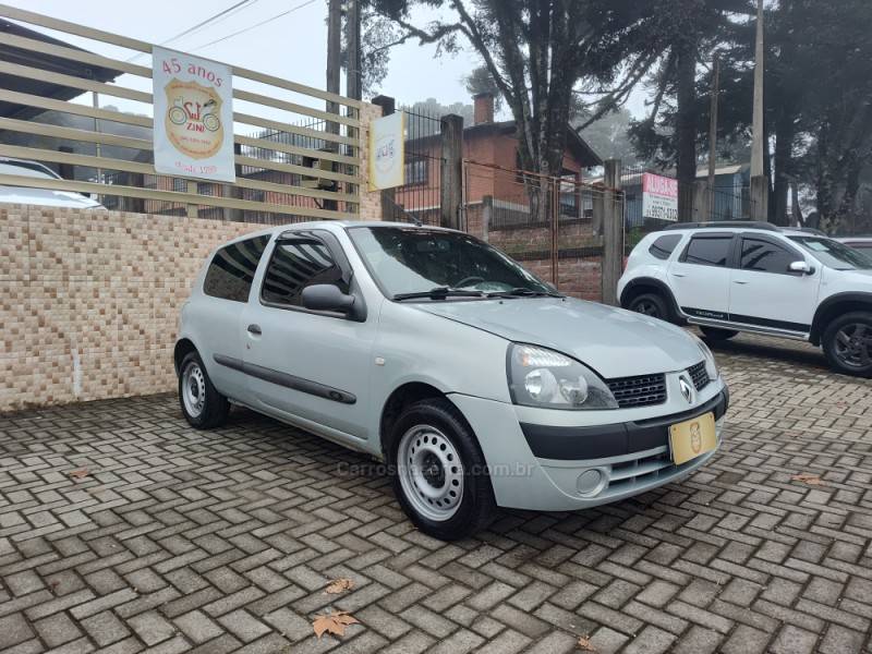 RENAULT - CLIO - 2004/2004 - Prata - R$ 12.900,00