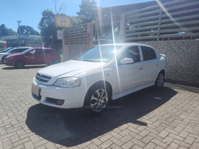 CHEVROLET - ASTRA - 2010/2011 - Branca - R$ 39.900,00