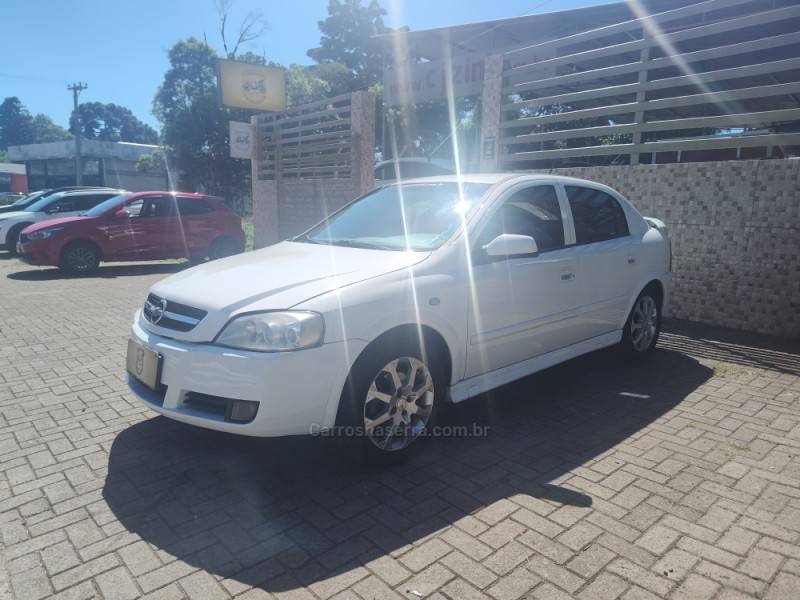CHEVROLET - ASTRA - 2010/2011 - Branca - R$ 39.900,00