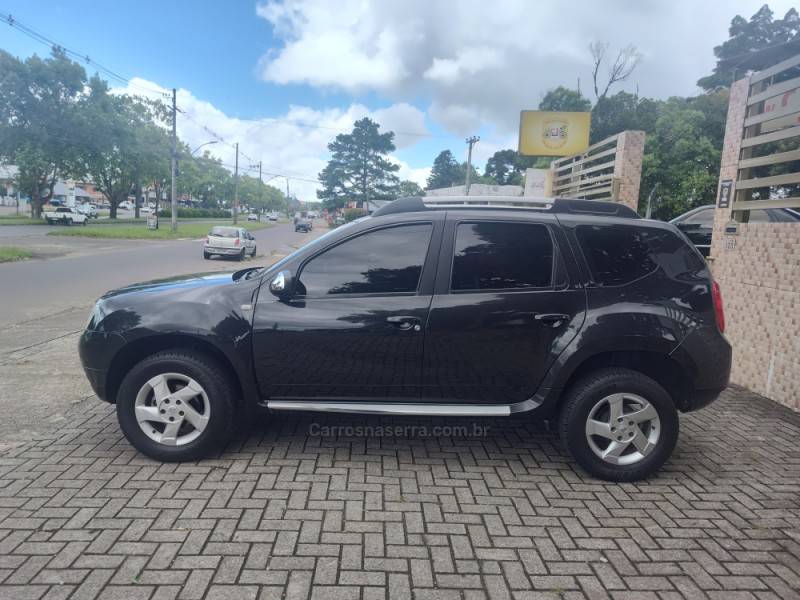 RENAULT - DUSTER - 2013/2014 - Preta - R$ 51.900,00