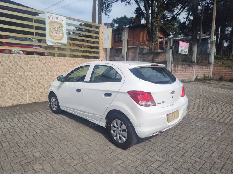 CHEVROLET - ONIX - 2017/2018 - Branca - R$ 48.900,00