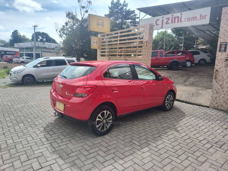 CHEVROLET - ONIX - 2015/2016 - Vermelha - R$ 56.900,00