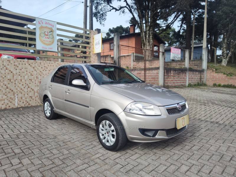 FIAT - SIENA - 2013/2014 - Bege - R$ 36.900,00