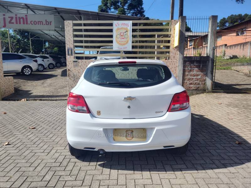 CHEVROLET - ONIX - 2018/2018 - Branca - R$ 46.900,00