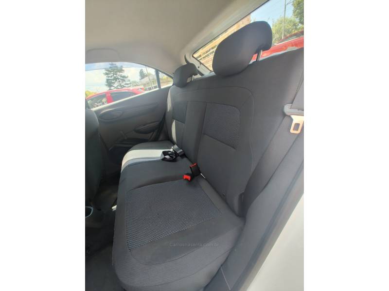 CHEVROLET - ONIX - 2018/2018 - Branca - R$ 46.900,00
