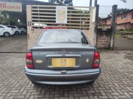 CHEVROLET - CORSA - 2001/2001 - Cinza - R$ 13.500,00