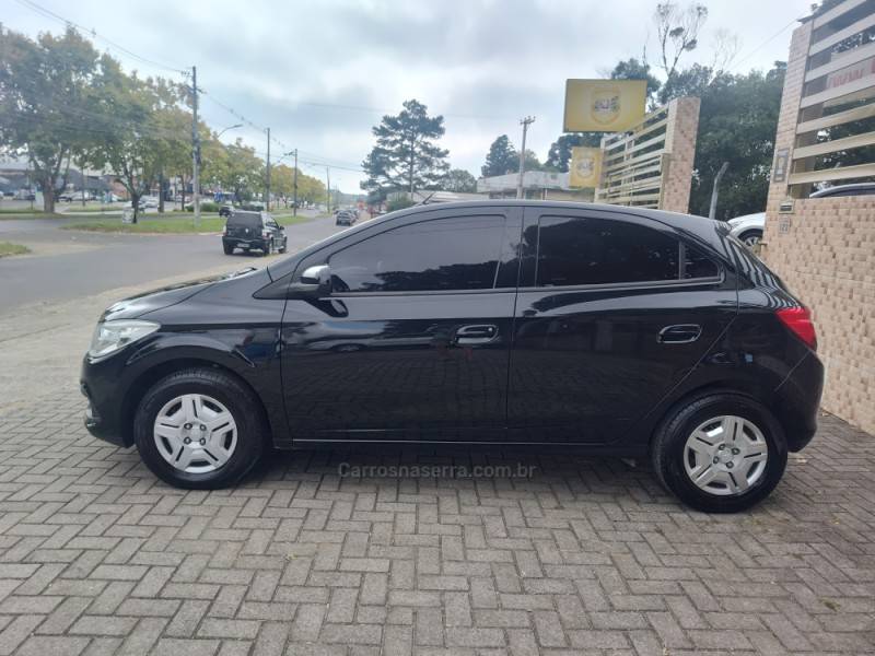 CHEVROLET - ONIX - 2012/2013 - Preta - R$ 39.900,00