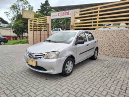 TOYOTA - ETIOS - 2013/2013 - Prata - R$ 35.900,00