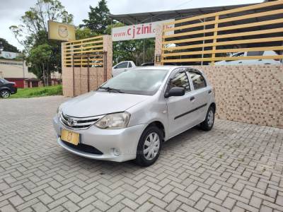 TOYOTA - ETIOS - 2013/2013 - Prata - R$ 38.900,00