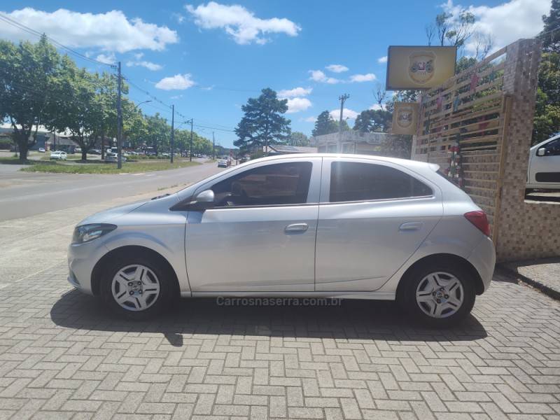 CHEVROLET - ONIX - 2018/2018 - Prata - R$ 53.900,00