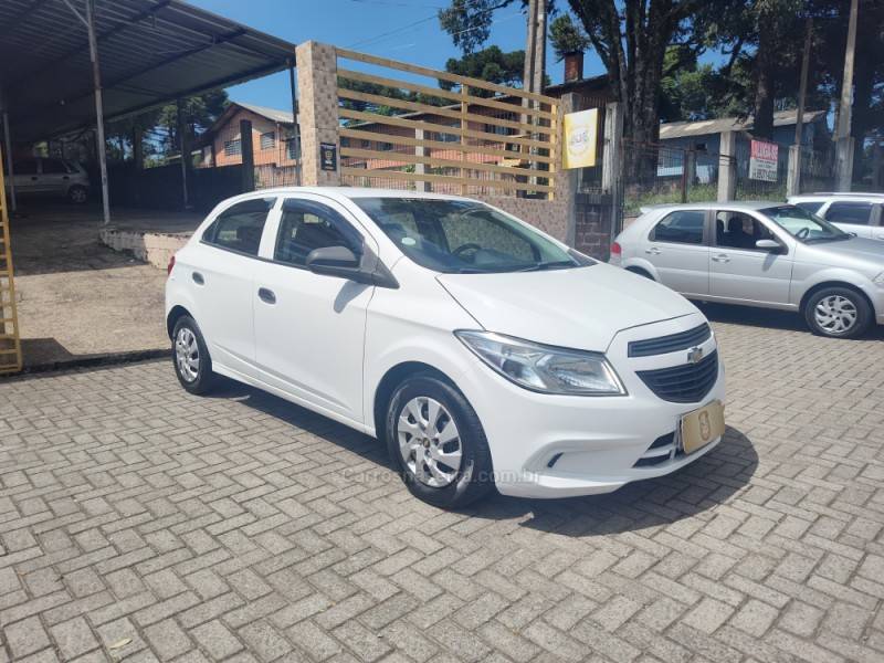 CHEVROLET - ONIX - 2018/2018 - Branca - R$ 46.900,00