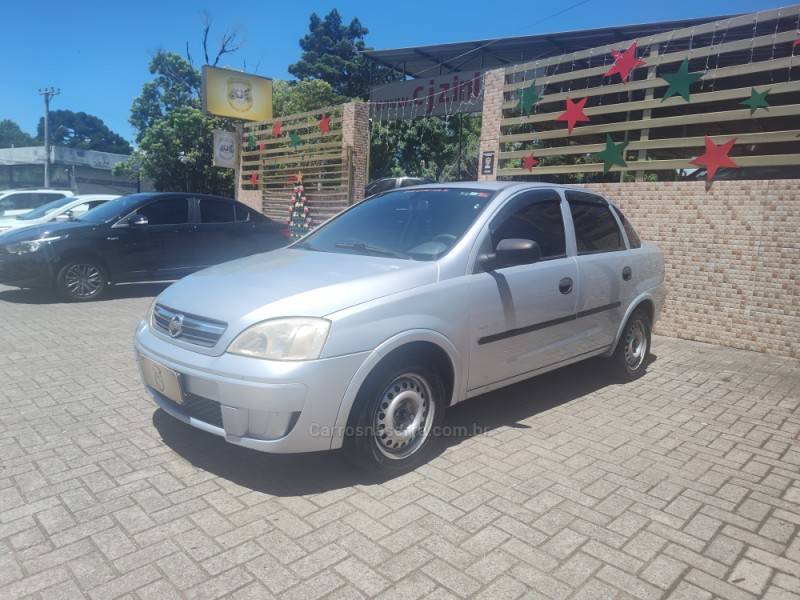 CHEVROLET - CORSA - 2008/2008 - Prata - R$ 19.900,00