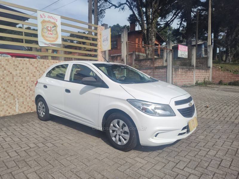 CHEVROLET - ONIX - 2017/2018 - Branca - R$ 48.900,00