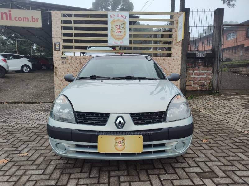 RENAULT - CLIO - 2004/2004 - Prata - R$ 12.900,00
