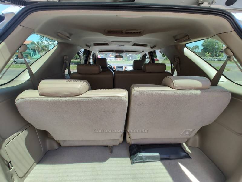 TOYOTA - HILUX SW4 - 2010/2011 - Prata - R$ 129.900,00