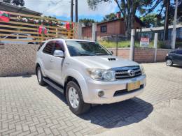 TOYOTA - HILUX SW4 - 2010/2011 - Prata - R$ 129.900,00