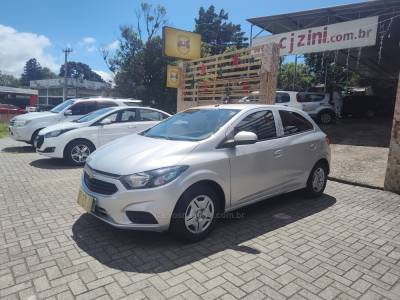 CHEVROLET - ONIX - 2018/2018 - Prata - R$ 53.900,00