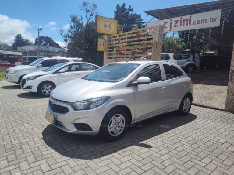 CHEVROLET - ONIX - 2018/2018 - Prata - R$ 53.900,00