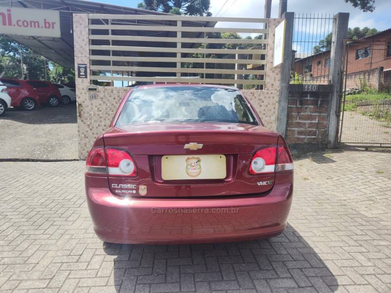 CHEVROLET - CLASSIC - 2010/2011 - Vermelha - R$ 24.900,00