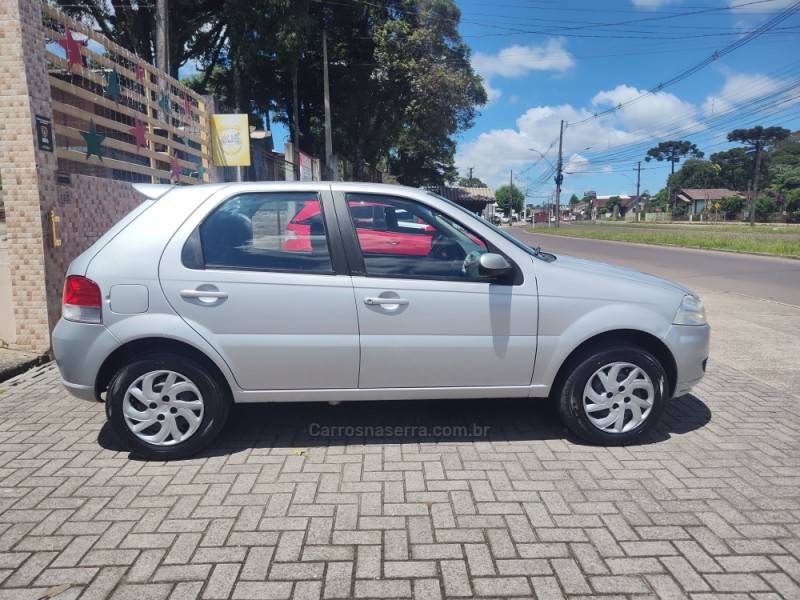 FIAT - PALIO - 2007/2008 - Prata - R$ 27.900,00