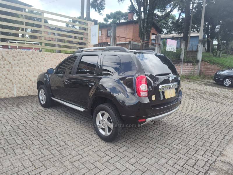 RENAULT - DUSTER - 2013/2014 - Preta - R$ 51.900,00