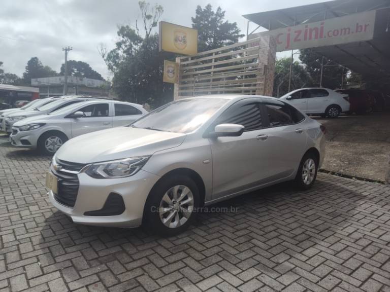 CHEVROLET - ONIX - 2020/2021 - Prata - R$ 59.900,00