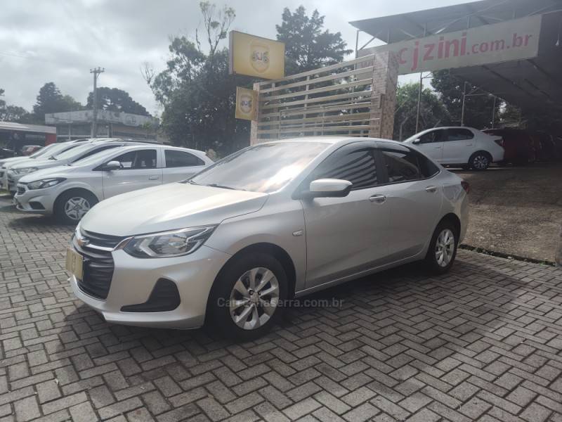 CHEVROLET - ONIX - 2020/2021 - Prata - R$ 59.900,00