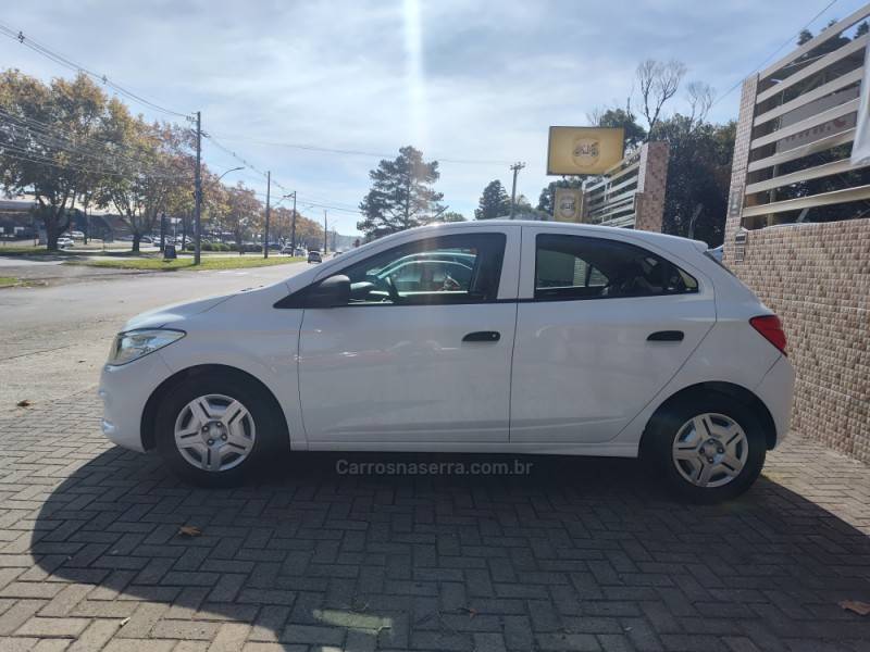 CHEVROLET - ONIX - 2018/2018 - Branca - R$ 46.900,00