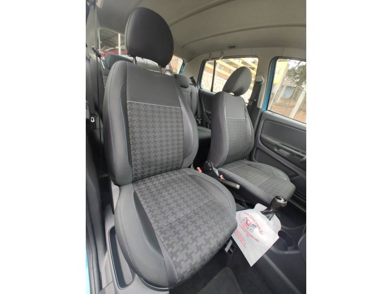 VOLKSWAGEN - FOX - 2014/2015 - Azul - R$ 45.900,00