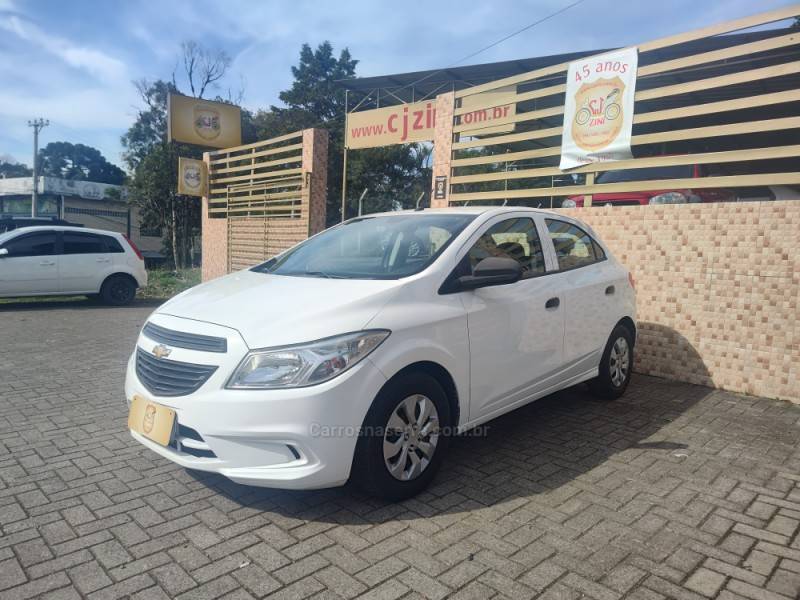 CHEVROLET - ONIX - 2017/2018 - Branca - R$ 48.900,00