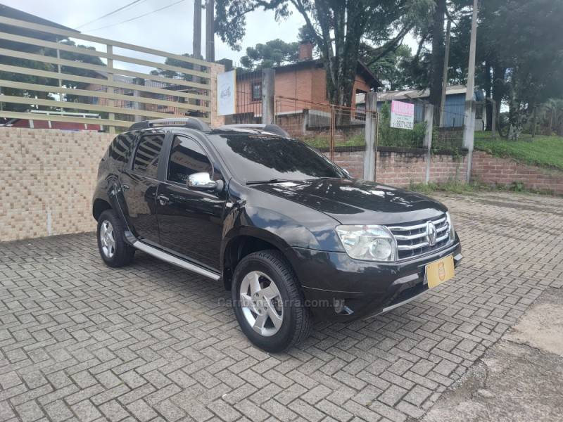 RENAULT - DUSTER - 2013/2014 - Preta - R$ 51.900,00