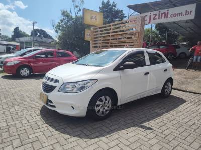 CHEVROLET - ONIX - 2018/2018 - Branca - R$ 46.900,00