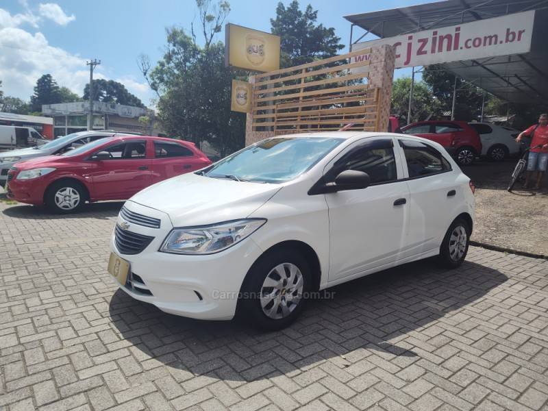 CHEVROLET - ONIX - 2018/2018 - Branca - R$ 46.900,00